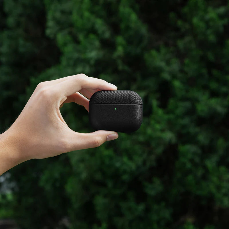 Apple AirPods Pro 3 Kılıf Qi M-Safe Şarj Özellikli Native Union Classic Serisi Suni Deri Kapak Siyah