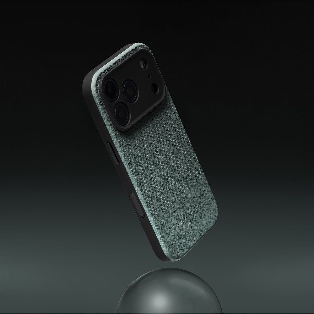 iPhone 17 Pro kılıf kamera kontrol butonu detayı Native Union Active Serisi yeşil