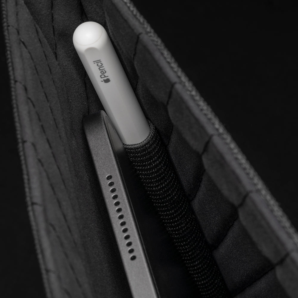 Native Uninon Stow Slim Serisi Su Geçirmez 11 inç Tablet Çantası Siyah
