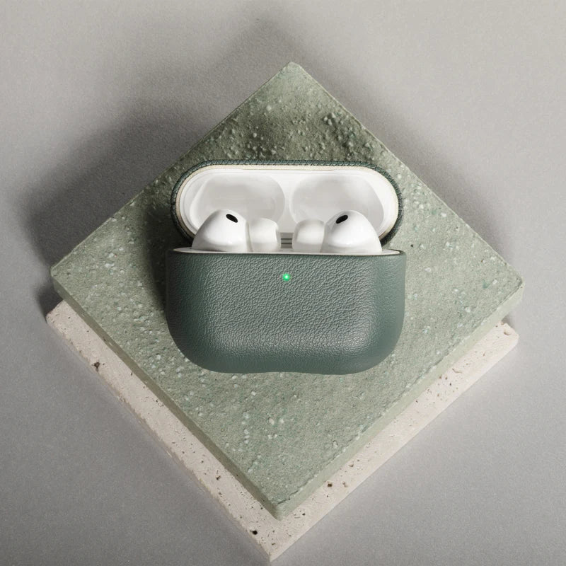 Apple AirPods Pro 3 Kılıf Qi M-Safe Şarj Özellikli Native Union Classic Serisi Suni Deri Kapak Yeşil