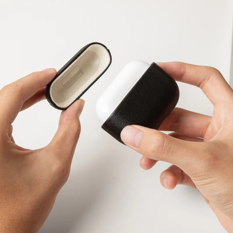 Apple AirPods Pro 3 Kılıf Qi M-Safe Şarj Özellikli Native Union Classic Serisi Suni Deri Kapak Siyah