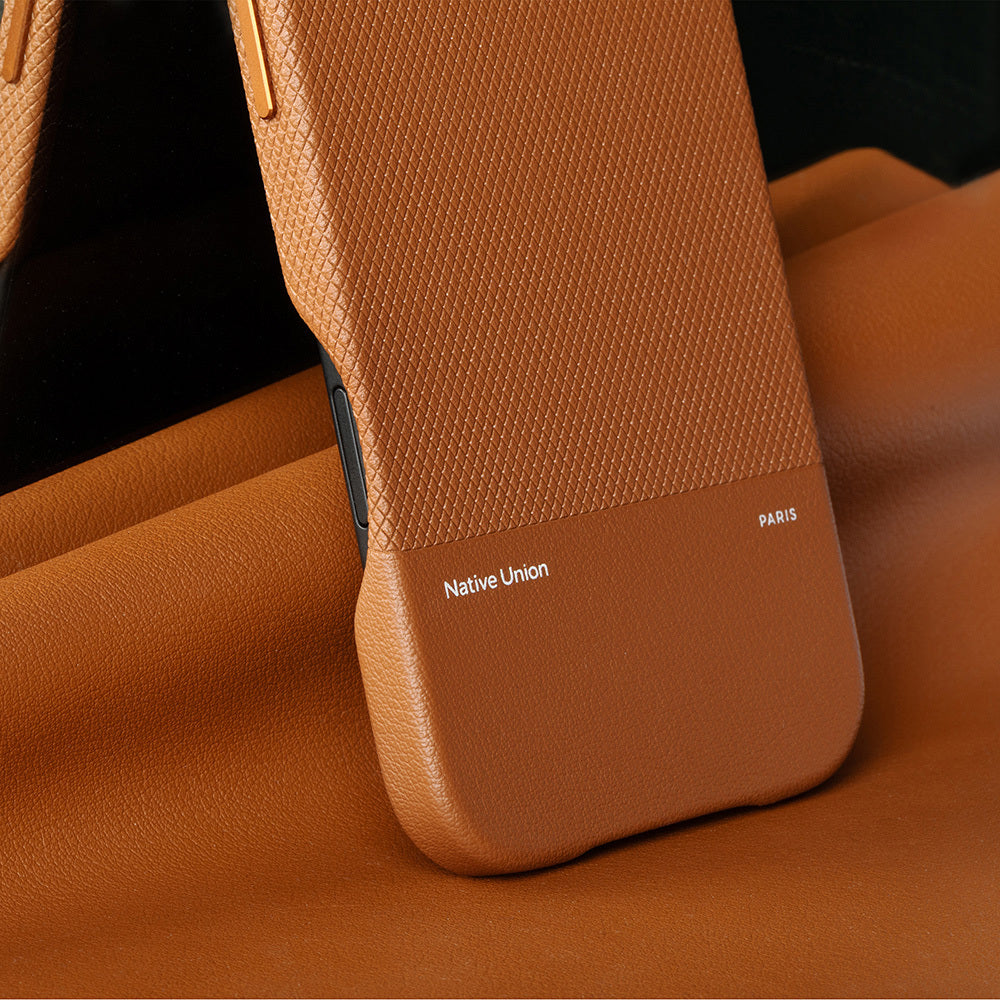 Apple iPhone 17 Pro Kılıf M-safe Şarj Özellikli Deri Dokulu Native Union RE Classic Serisi Kapak Kahverengi