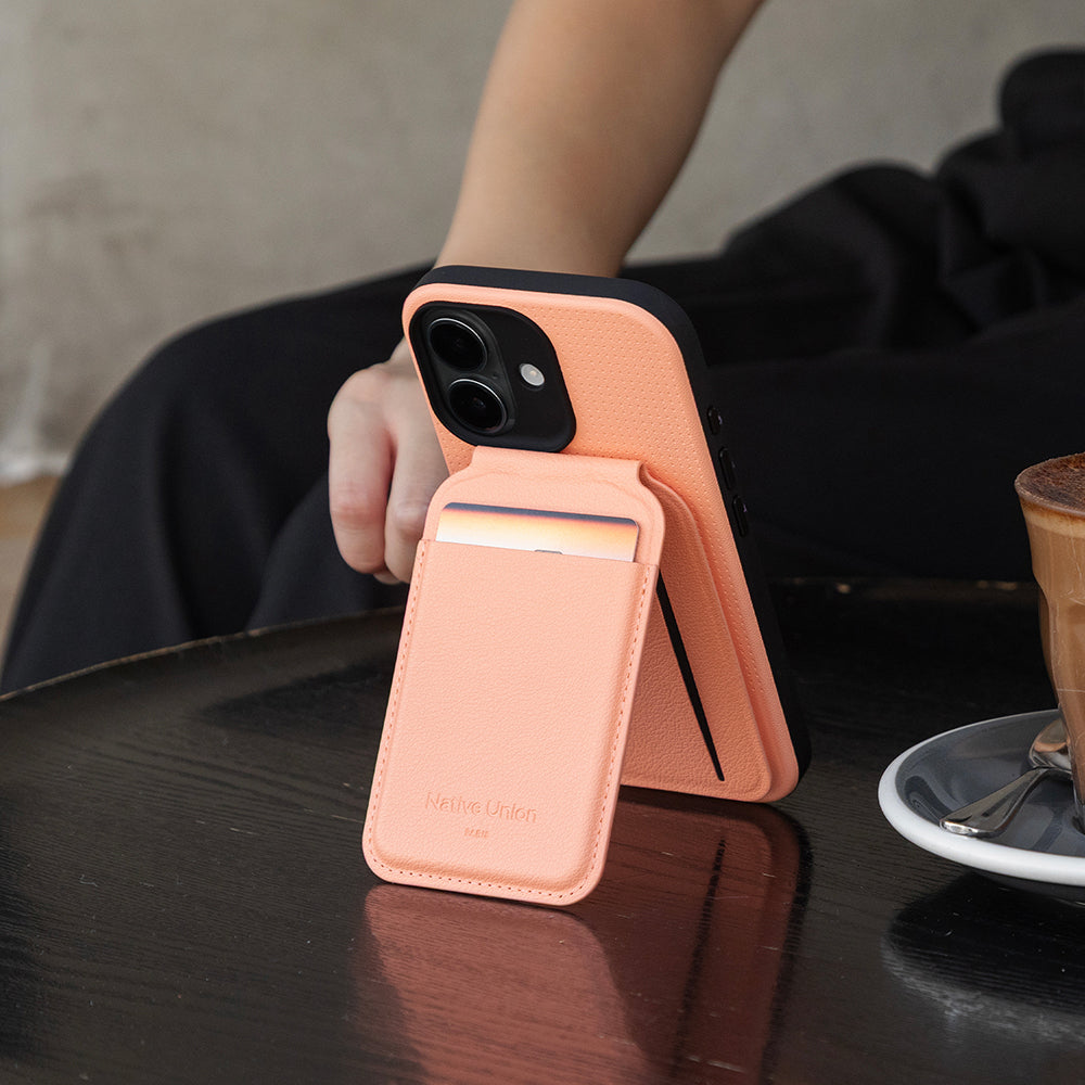 iPhone 17 Pro Max kılıf magsafe kartlık uyumu detayı Native Union Active Serisi turuncu